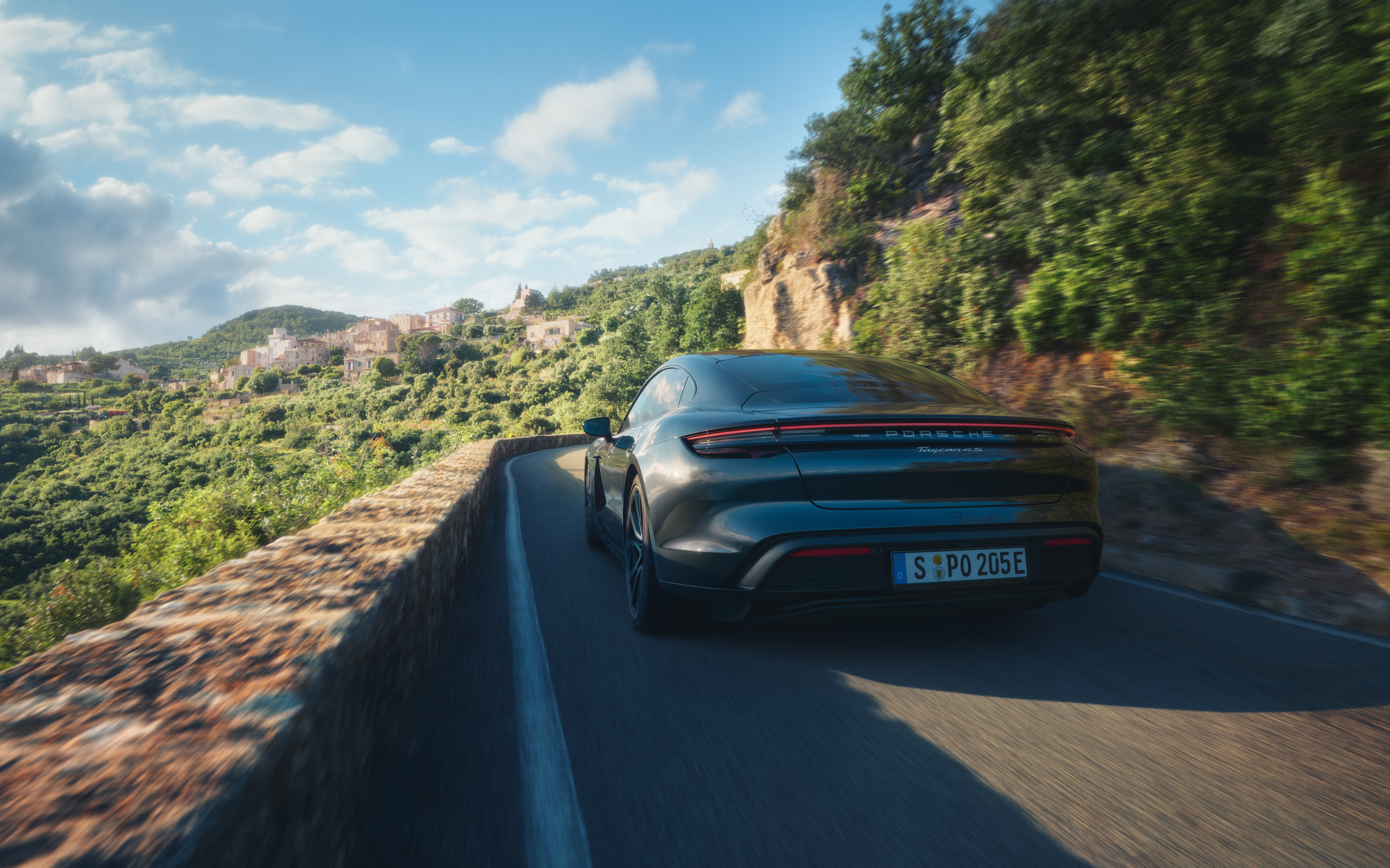 vividgrey-ALIBERTI_Porsche_Taycan04