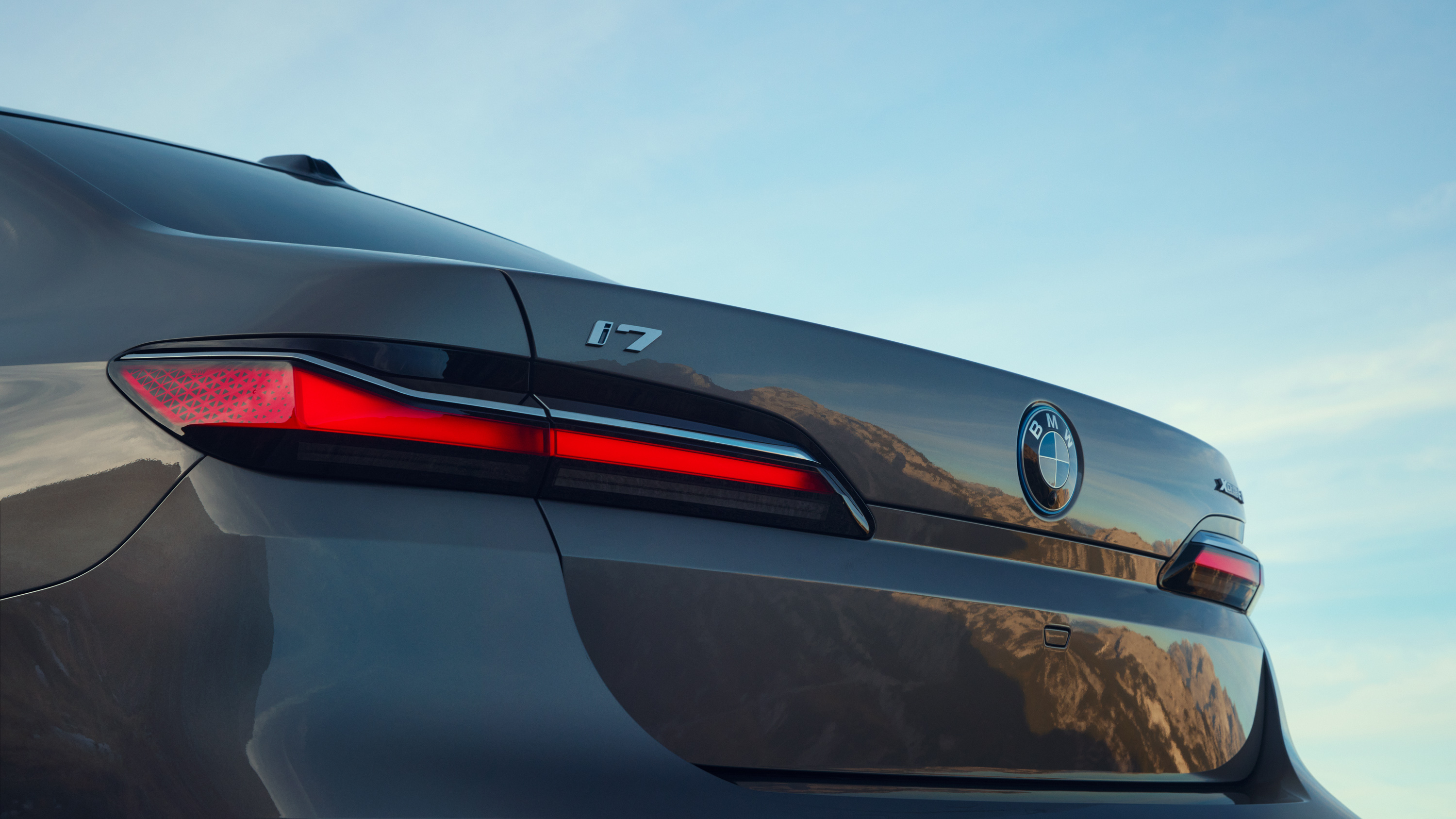 vividgrey_ADORF_BMW_i7_0159
