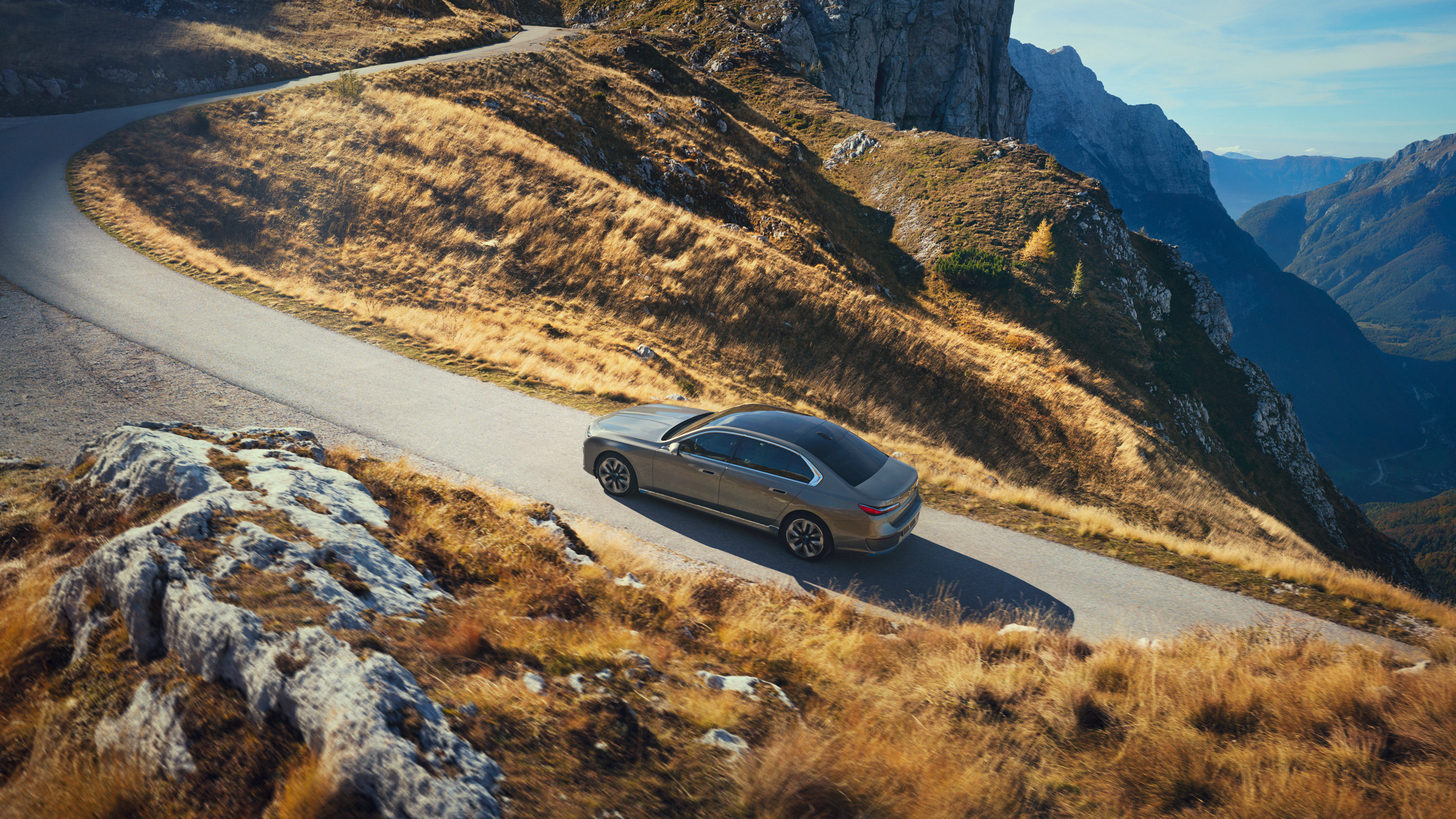 vividgrey_ADORF_BMW_i7_0269