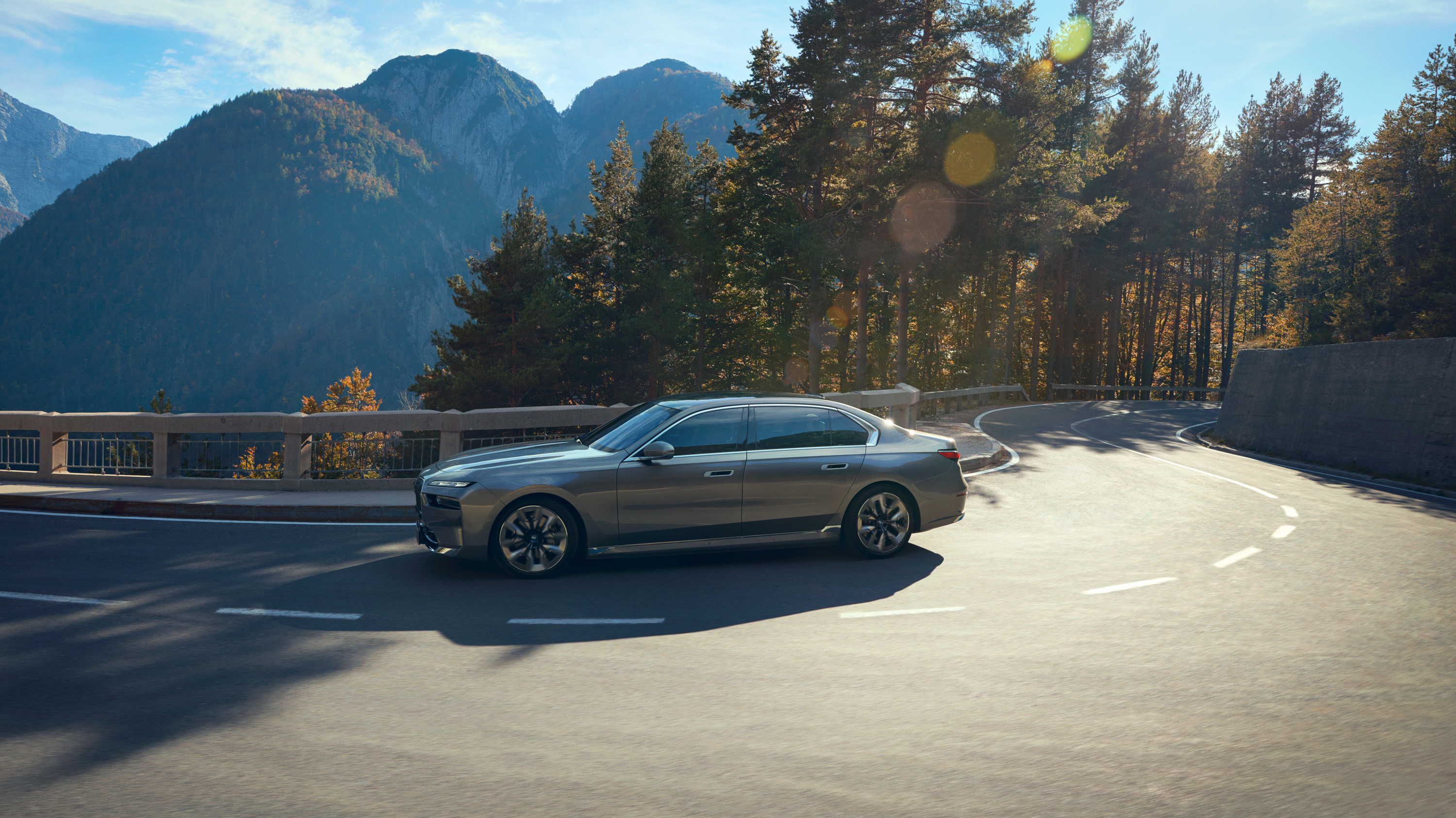 vividgrey_ADORF_BMW_i7_0678