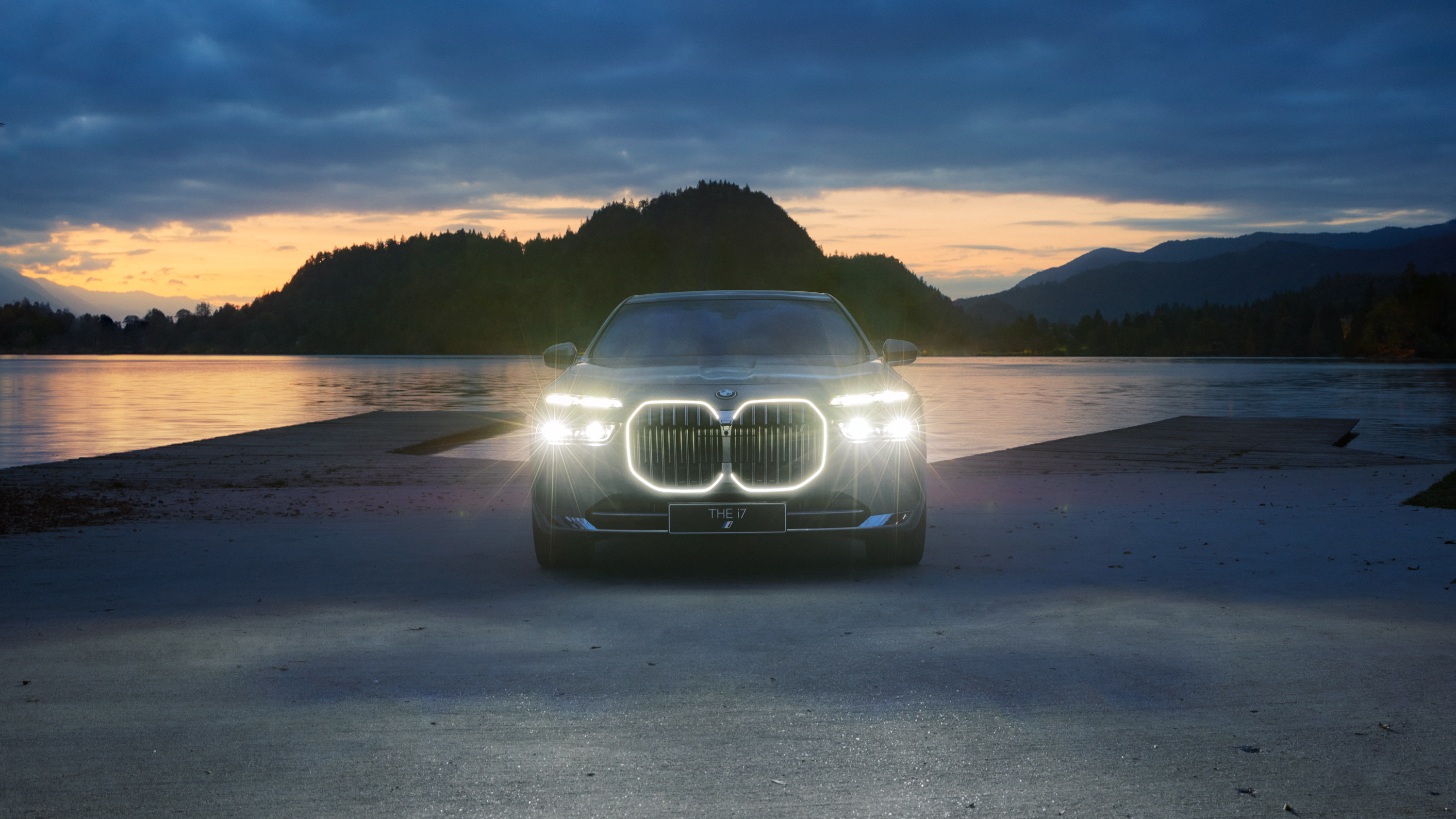 vividgrey_ADORF_BMW_i7_0911