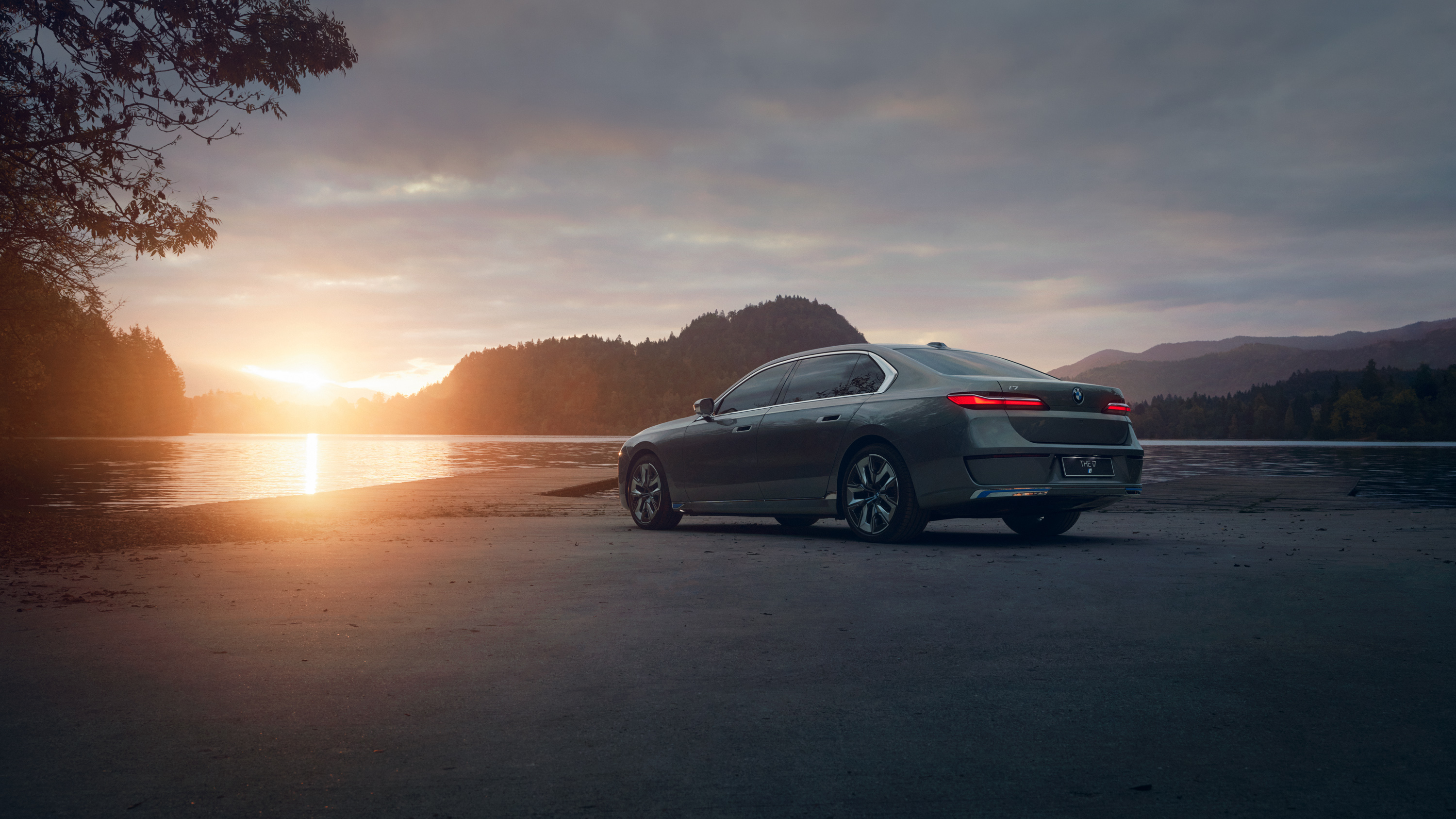 vividgrey_ADORF_BMW_i7_0940