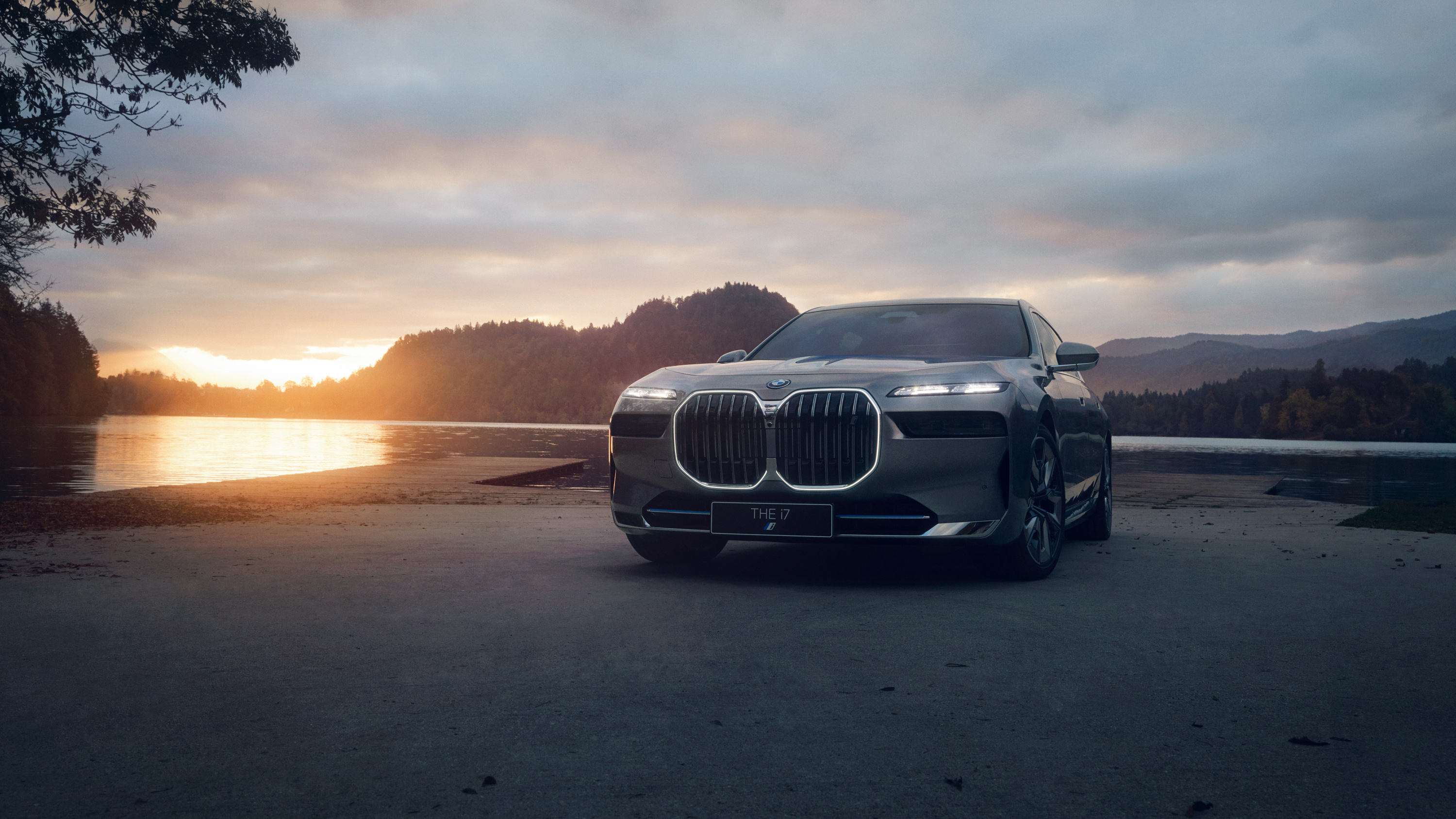 vividgrey_ADORF_BMW_i7_0976