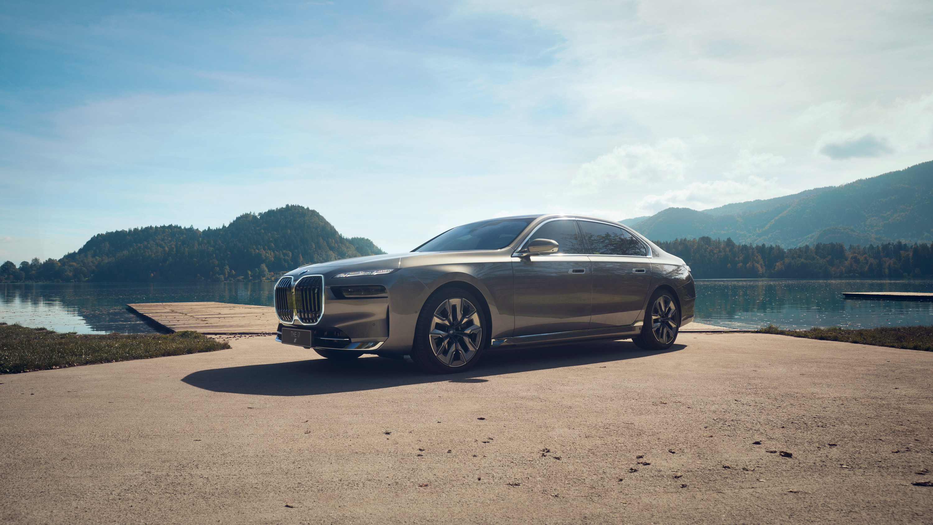 vividgrey_ADORF_BMW_i7_1299