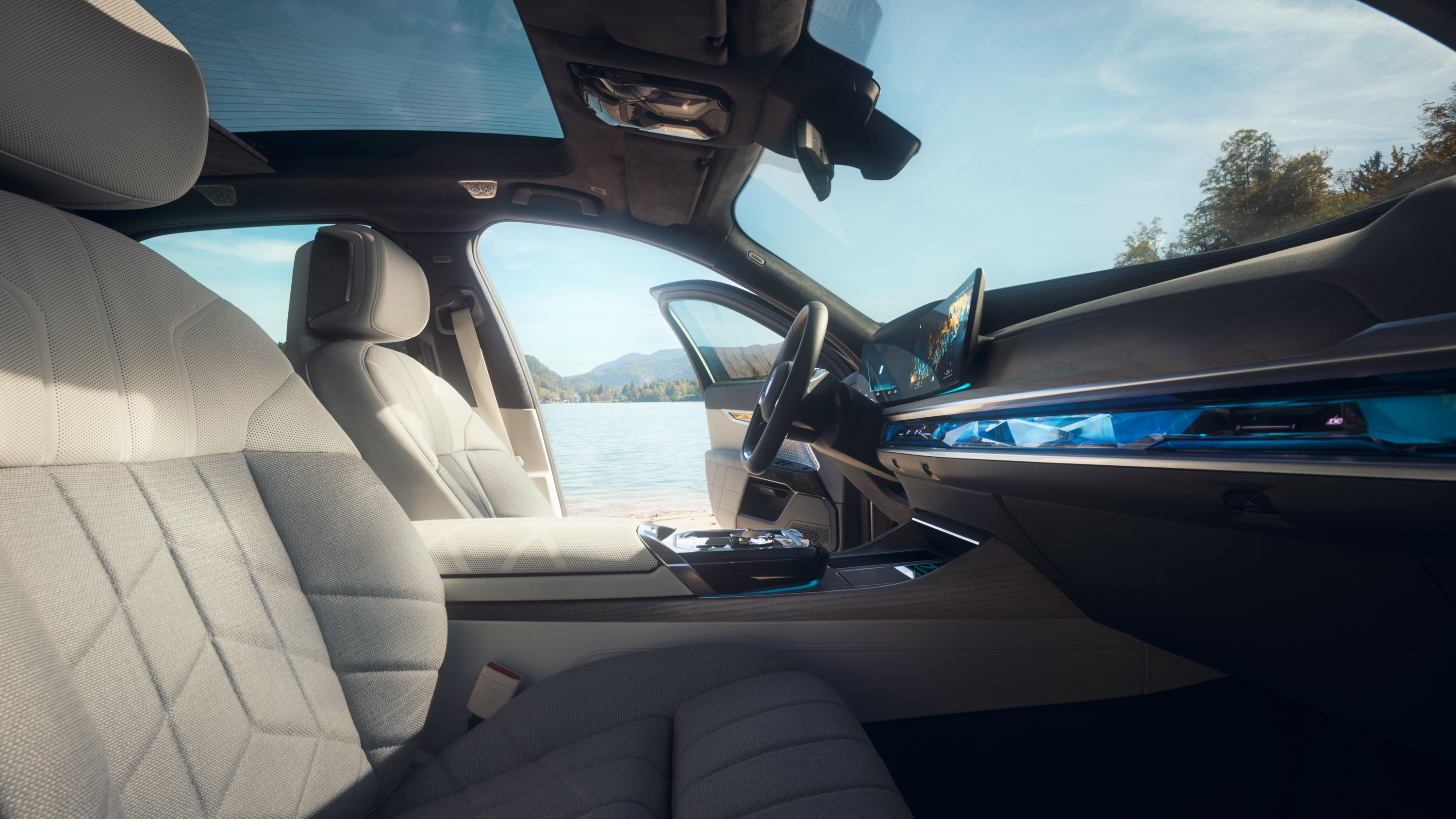 vividgrey_ADORF_BMW_i7_1363