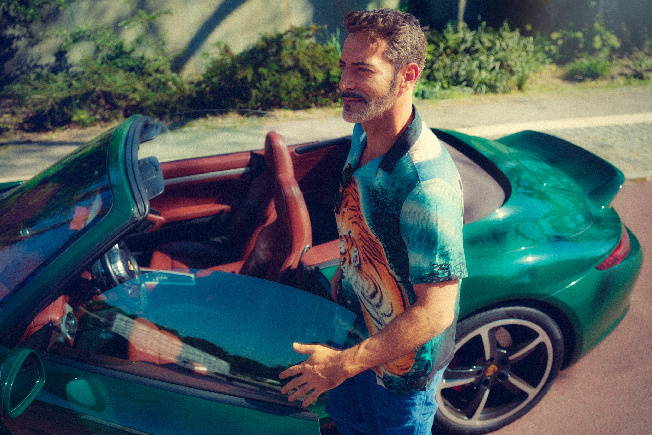 vividgrey_ANNTHEO_Porsche_3906