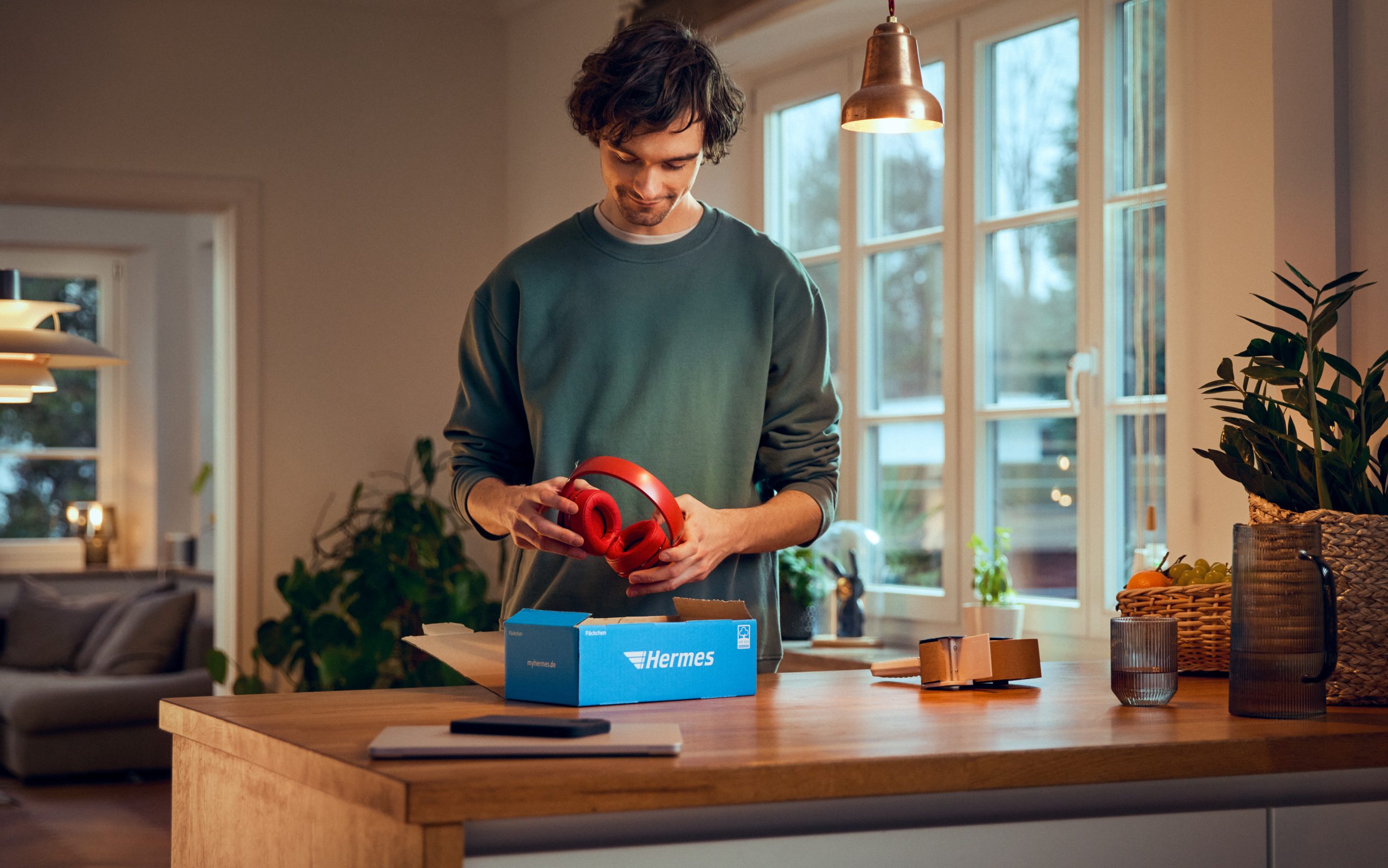 vividgrey_GRAUBAUM_Hermes_M10