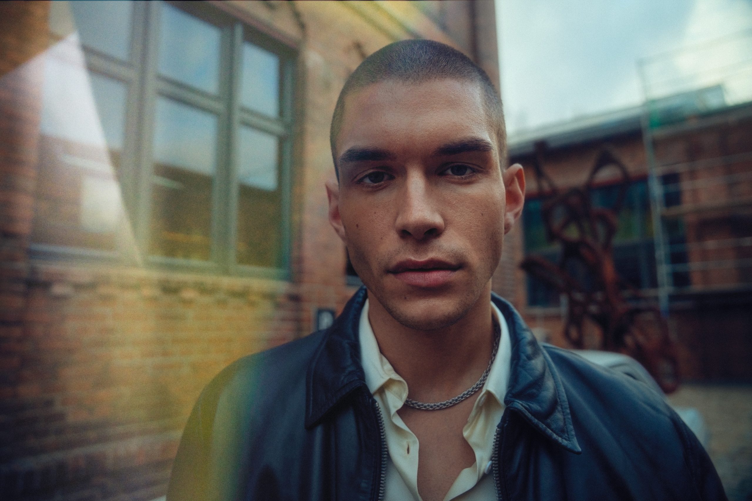 vividgrey_HANISCH_Akim_001