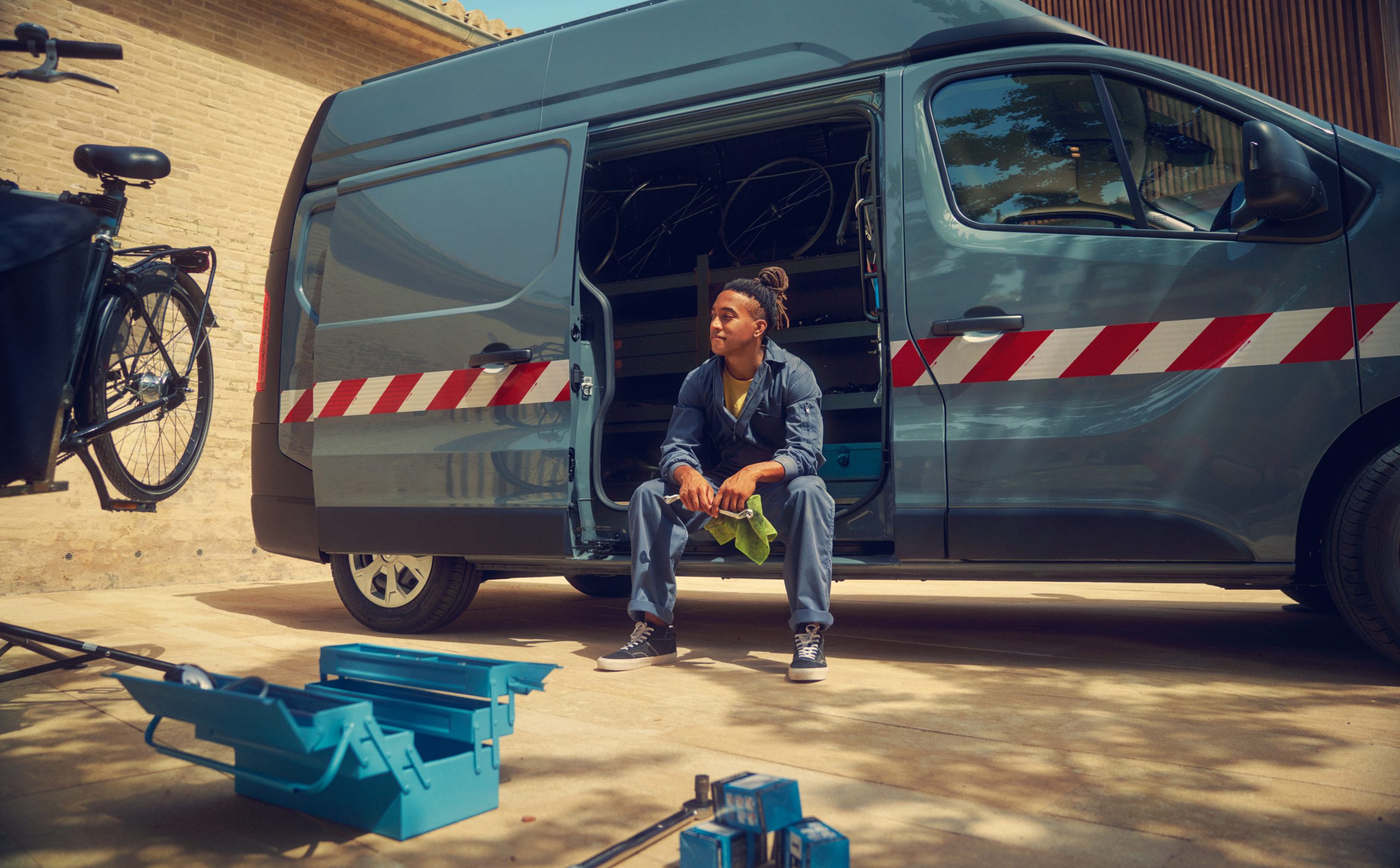 vividgrey_HANISCH_Renault_Trafic_Atelier_F026_0134_03