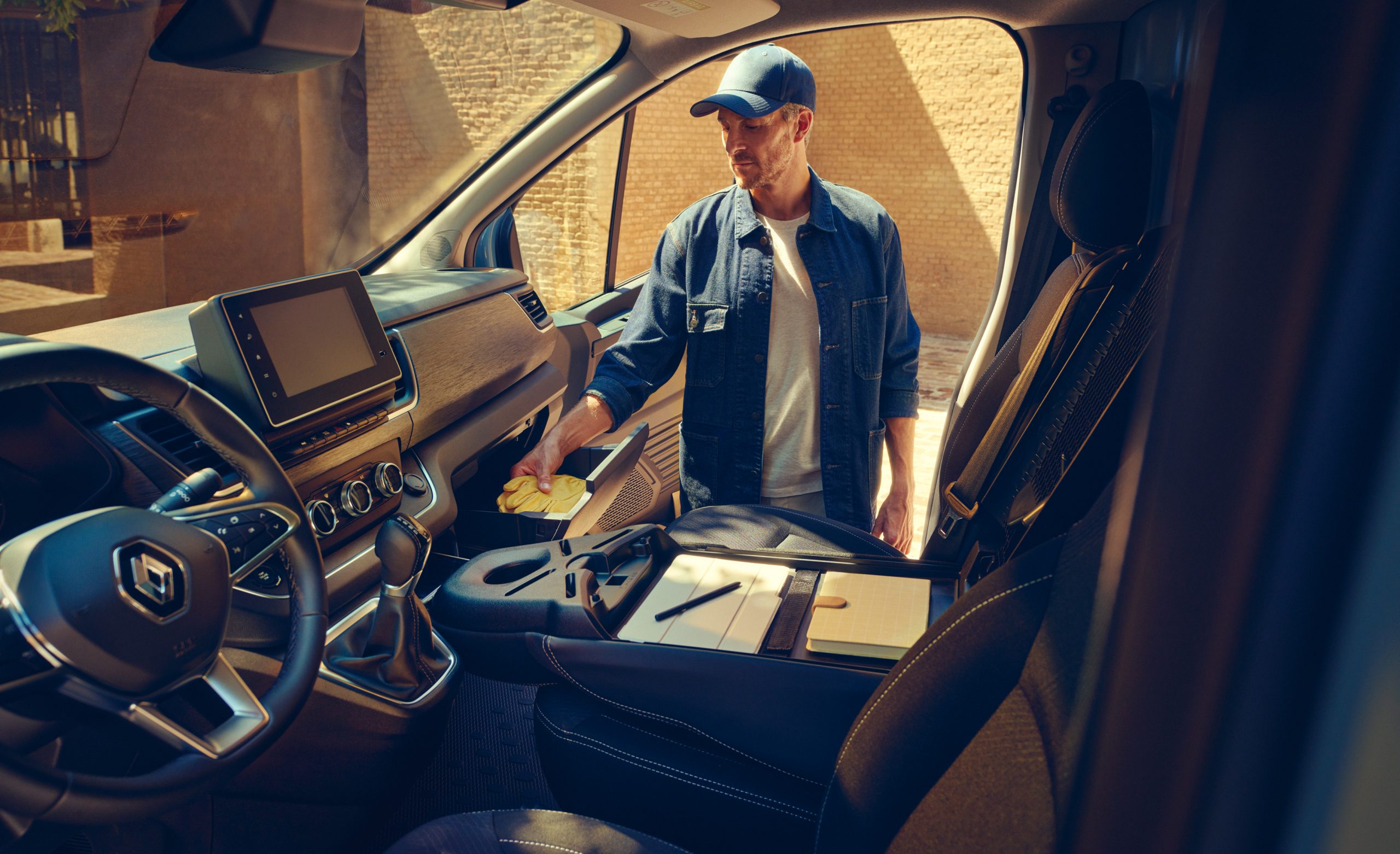 vividgrey_HANISCH_Renault_Trafic_L1H1_F007_08