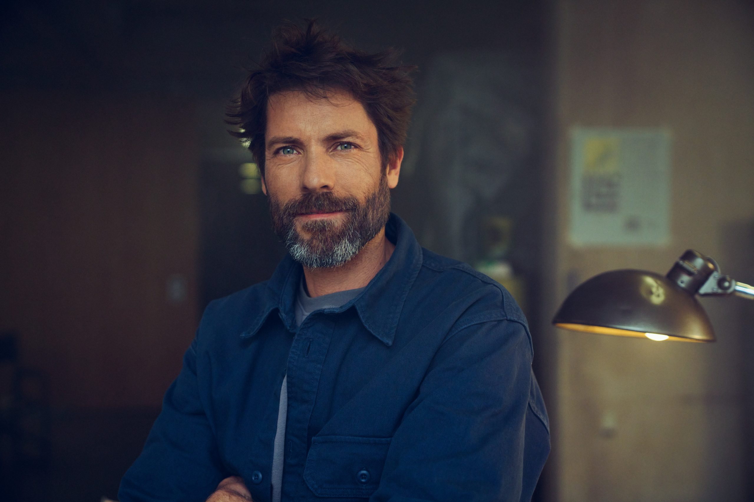 vividgrey_HANISCH_Renault_sideshot_0083