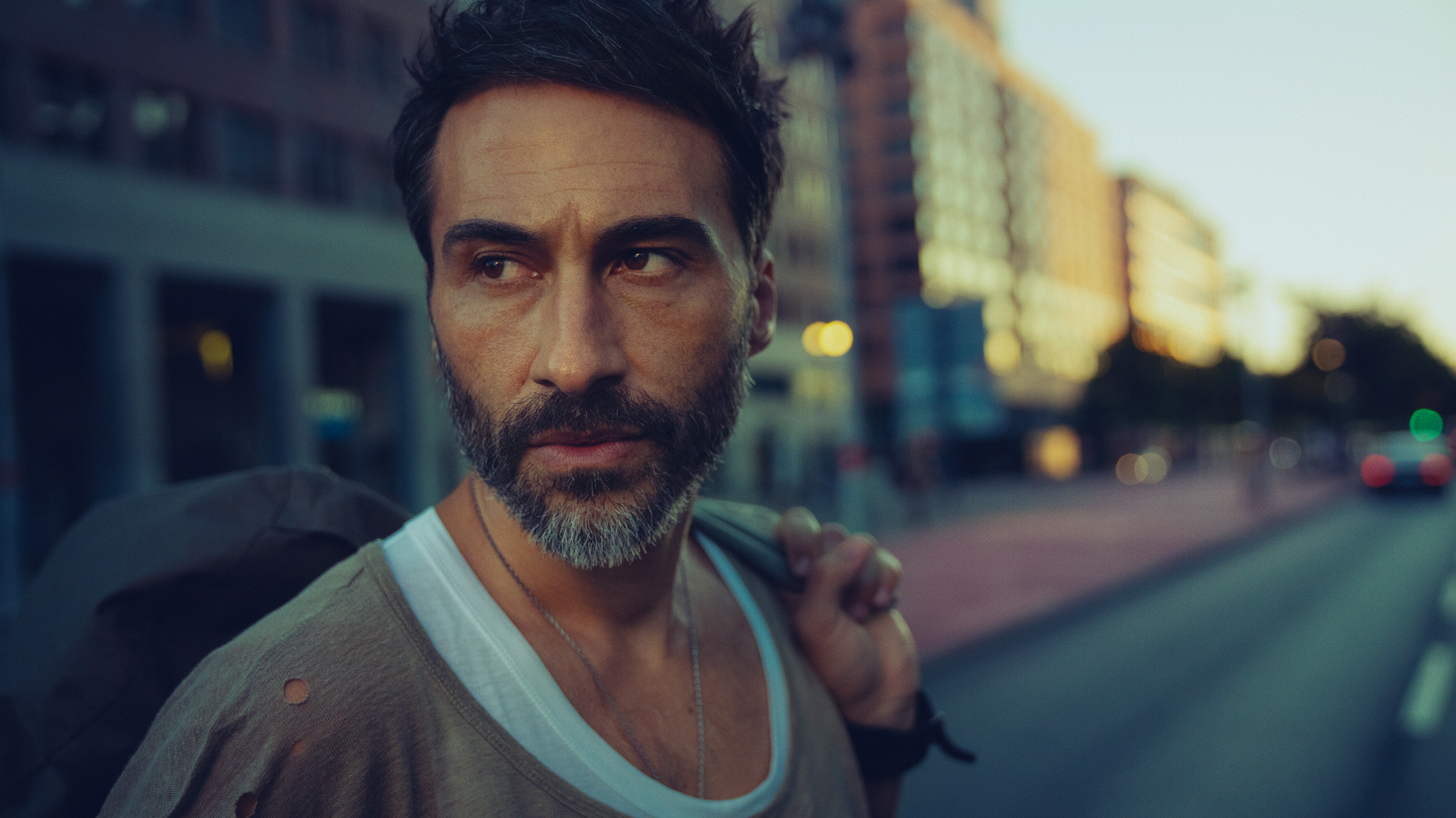 vividgrey_HANISCH_Sasha_1840