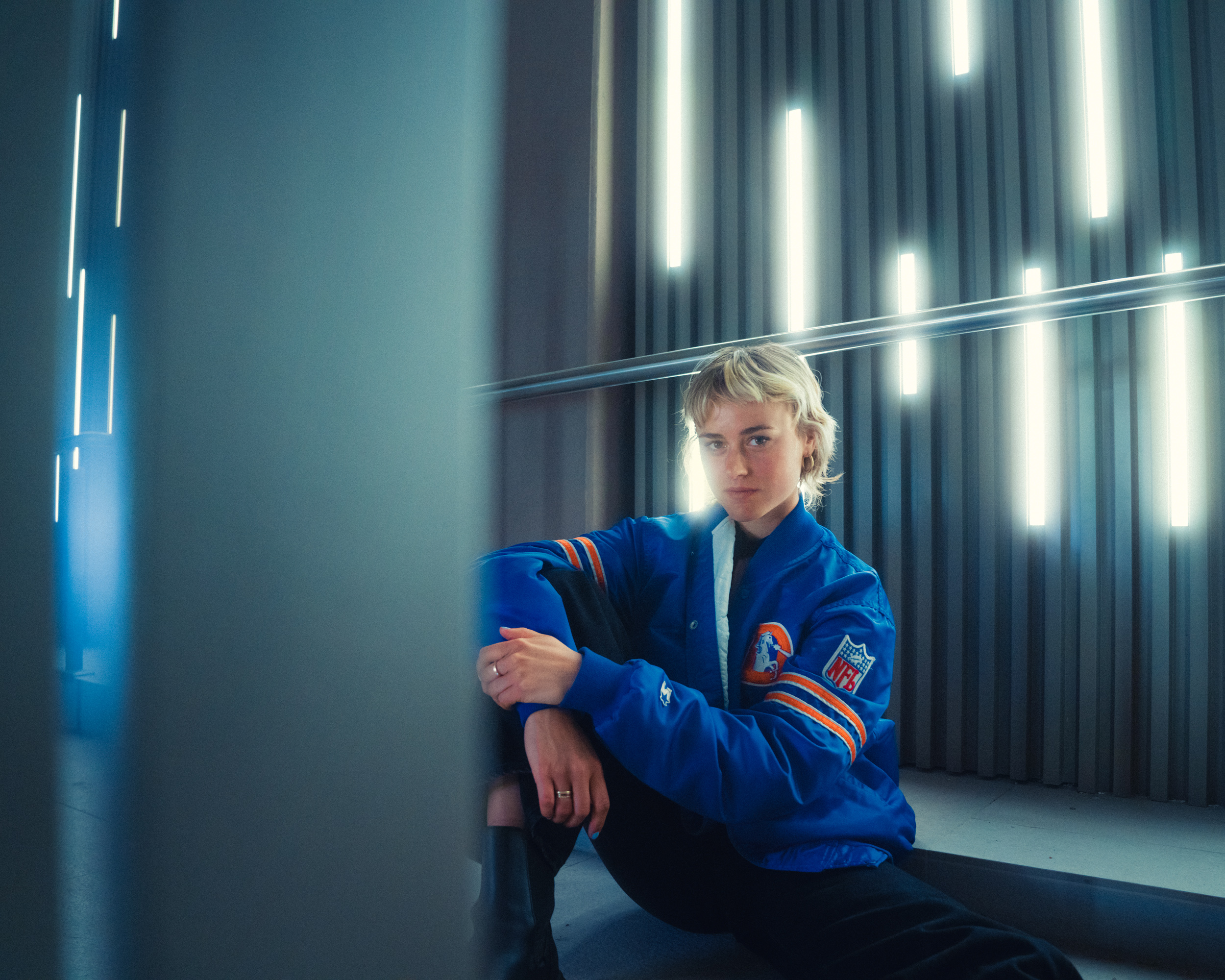 vividgrey_KUEHN_AlbaAtari_4627_02_crop