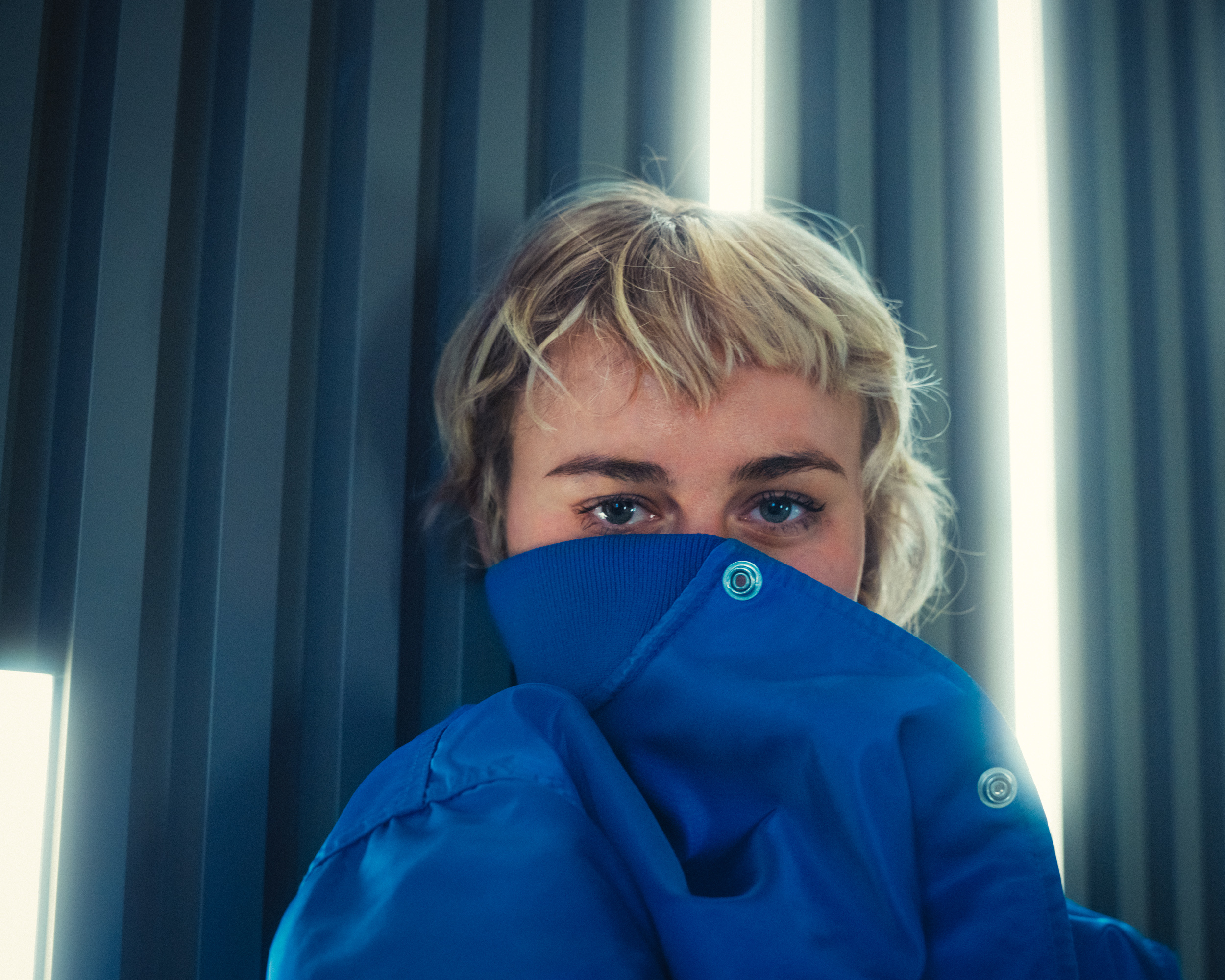 vividgrey_KUEHN_AlbaAtari_4849_01_crop