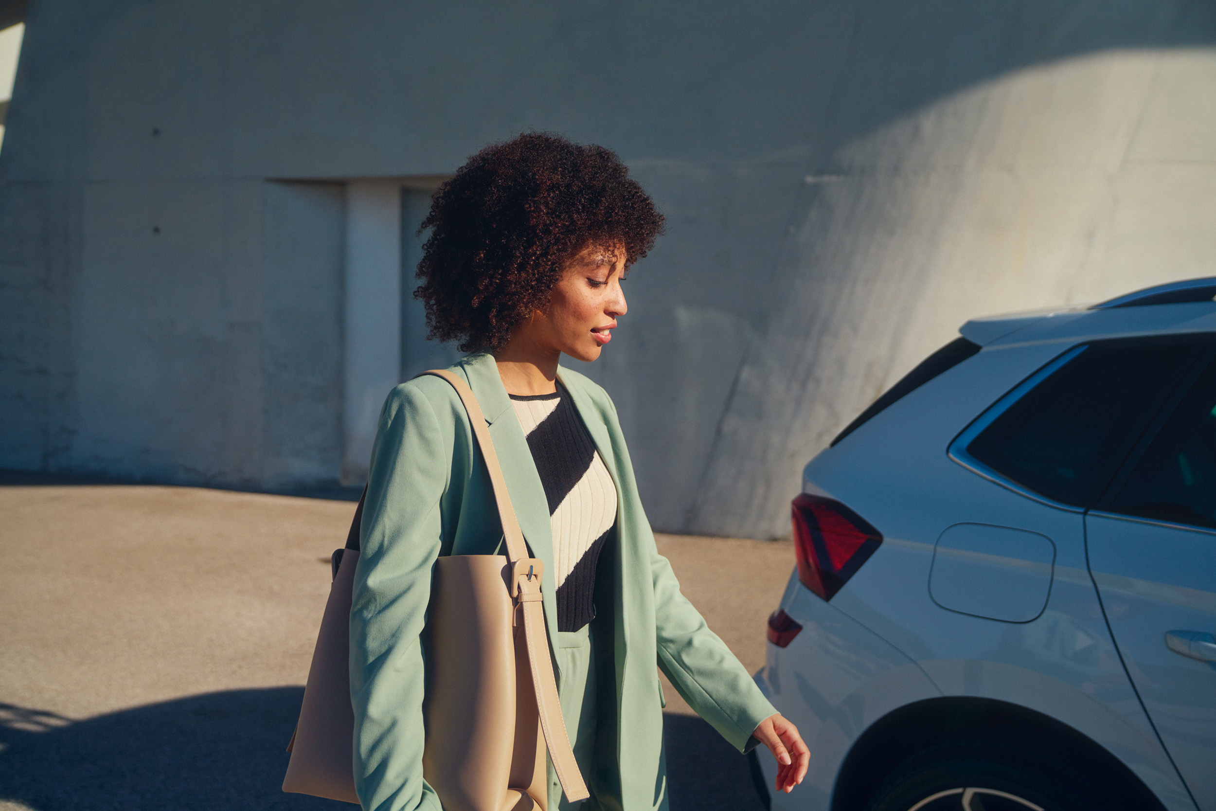 vividgrey_MICHAELHANISCH-23-069_Skoda_Kamiq_GettingReady_Lifestyle_0108