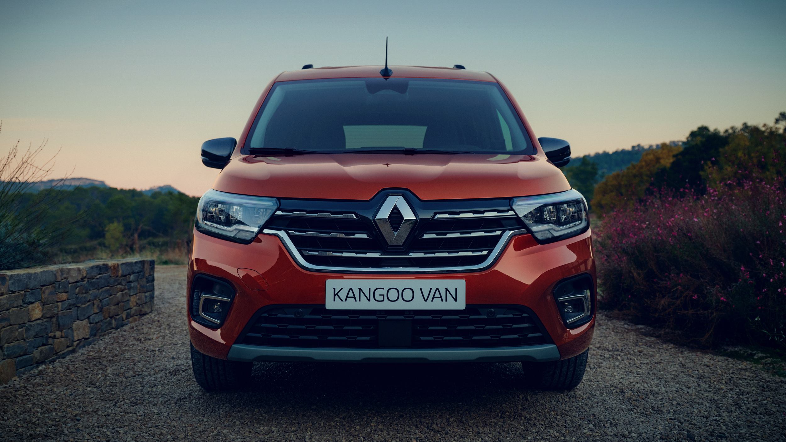 vividgrey_HANISCH_Renault_KFK_sideshot_0029_03