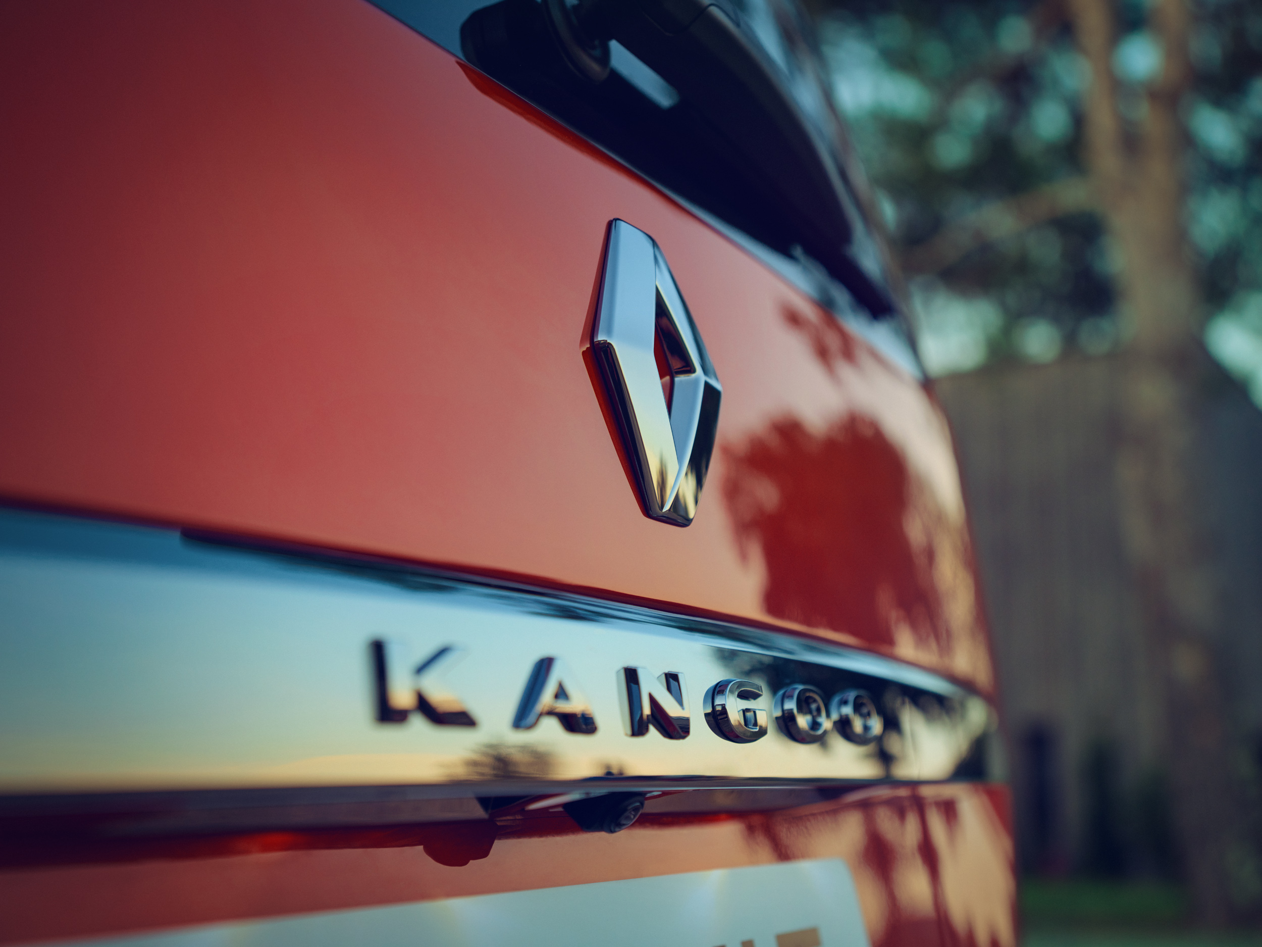 vividgrey_HANISCH_Renault_KFK_sideshot_0054_02