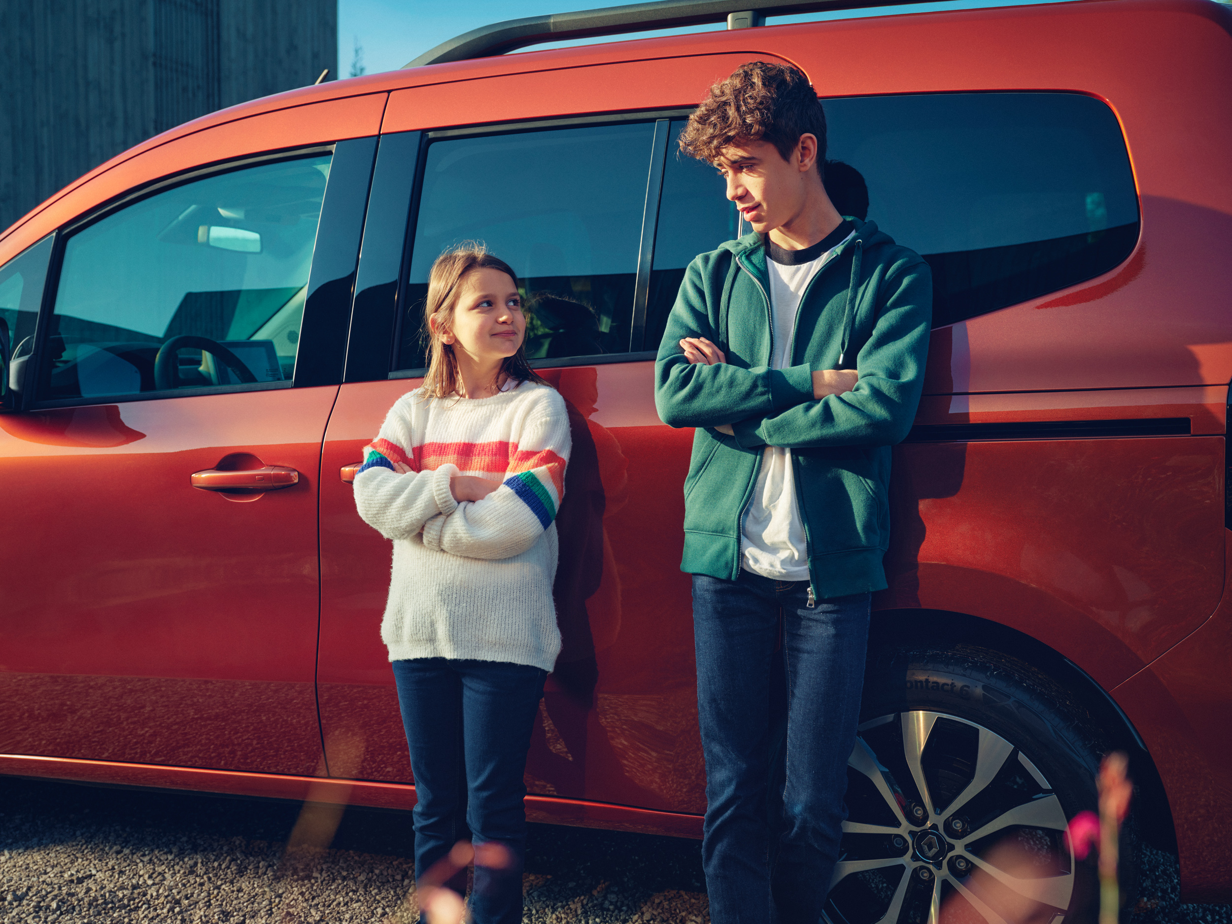 vividgrey_HANISCH_Renault_KFK_sideshot_0258_05