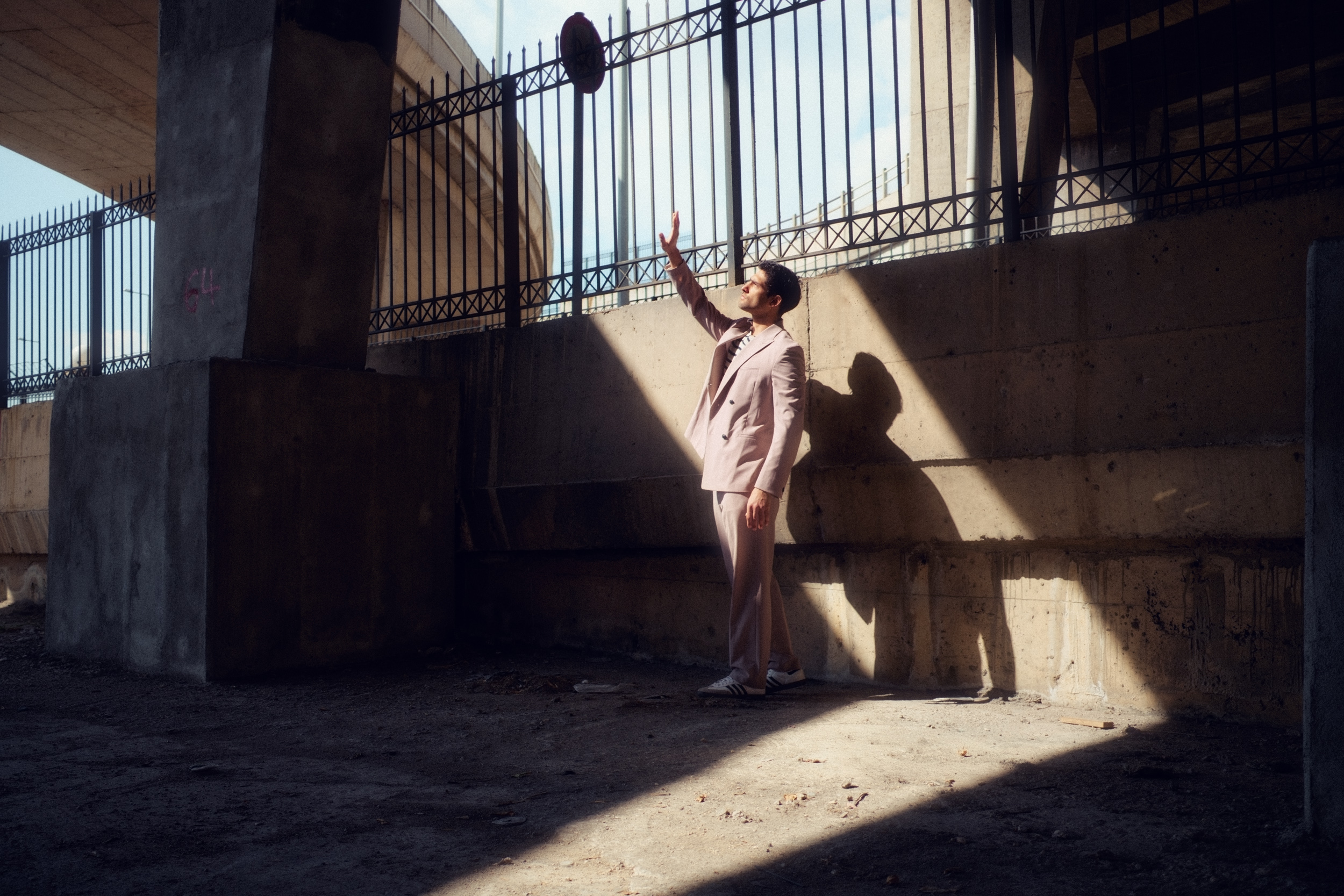 vividgrey_KUEHN_Athens_14